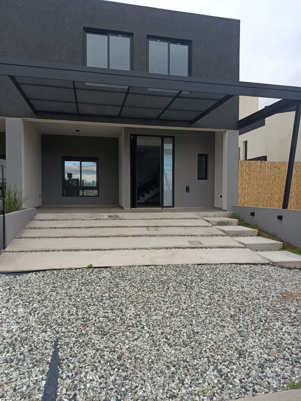 DÚPLEX DE LUJO EN COLINAS DE MANANTIALES
